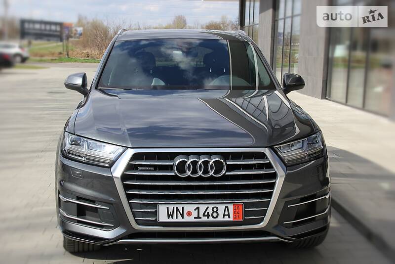 Позашляховик / Кросовер Audi Q7 2017 в Ужгороді