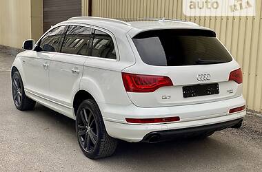 Позашляховик / Кросовер Audi Q7 2013 в 