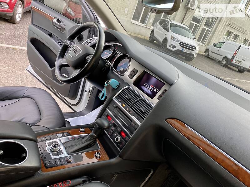 Позашляховик / Кросовер Audi Q7 2013 в Києві
