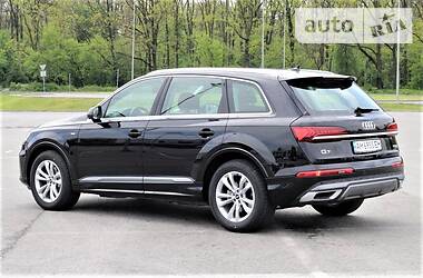 Внедорожник / Кроссовер Audi Q7 2021 в Киеве