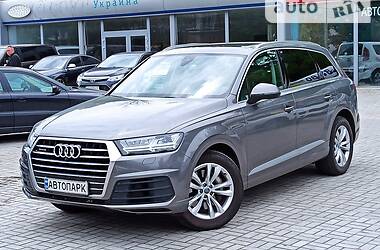 Внедорожник / Кроссовер Audi Q7 2016 в 