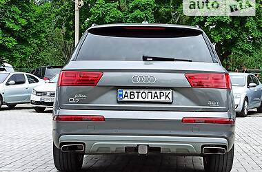 Внедорожник / Кроссовер Audi Q7 2016 в 