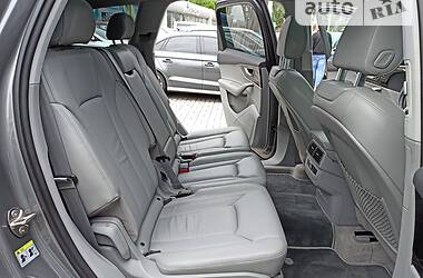 Внедорожник / Кроссовер Audi Q7 2016 в 