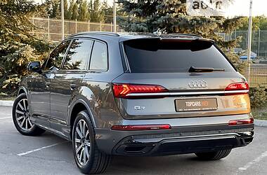 Позашляховик / Кросовер Audi Q7 2020 в Києві