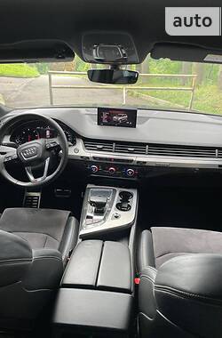 Внедорожник / Кроссовер Audi Q7 2018 в 