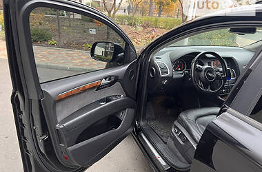 Позашляховик / Кросовер Audi Q7 2013 в 