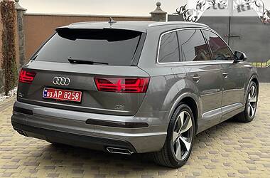 Позашляховик / Кросовер Audi Q7 2015 в Чернівцях