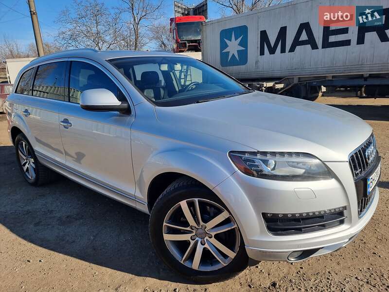 Внедорожник / Кроссовер Audi Q7 2011 в 