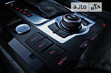 Позашляховик / Кросовер Audi Q7 2012 в 
