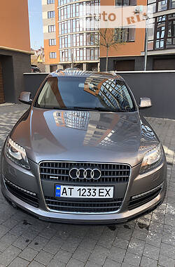 Внедорожник / Кроссовер Audi Q7 2012 в 