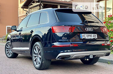 Внедорожник / Кроссовер Audi Q7 2017 в 