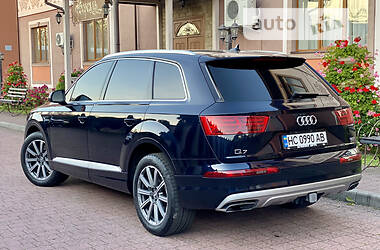 Внедорожник / Кроссовер Audi Q7 2017 в 