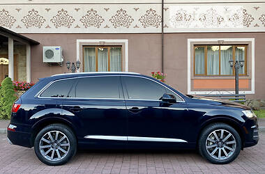 Внедорожник / Кроссовер Audi Q7 2017 в 