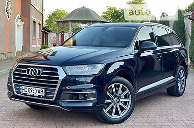 Внедорожник / Кроссовер Audi Q7 2017 в 