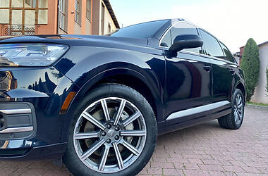 Внедорожник / Кроссовер Audi Q7 2017 в 