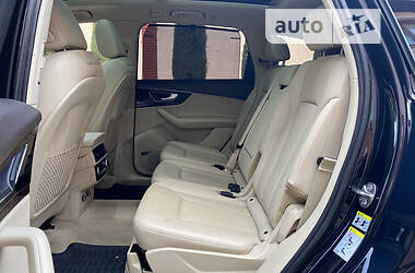 Внедорожник / Кроссовер Audi Q7 2017 в 