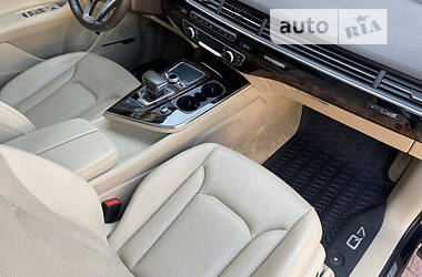 Внедорожник / Кроссовер Audi Q7 2017 в 