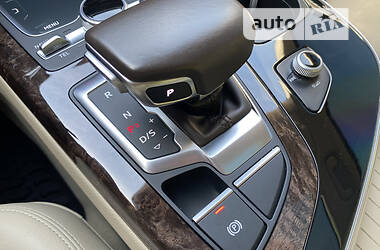 Внедорожник / Кроссовер Audi Q7 2017 в 