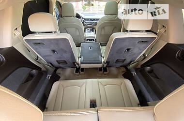 Внедорожник / Кроссовер Audi Q7 2017 в 