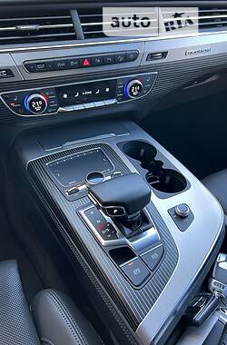 Позашляховик / Кросовер Audi Q7 2017 в 