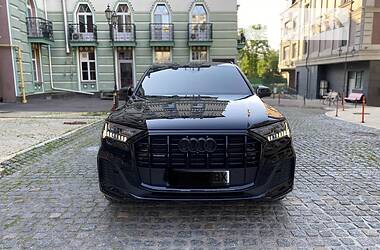 Позашляховик / Кросовер Audi Q7 2021 в 