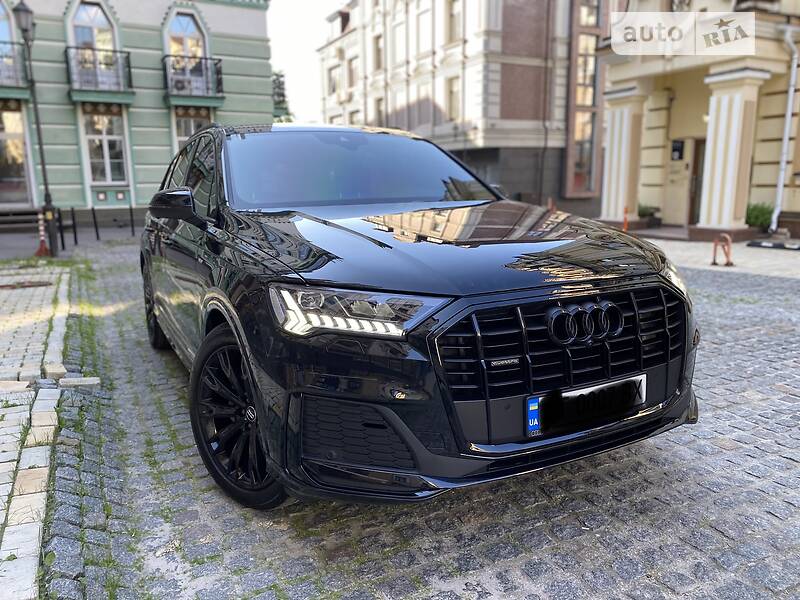 Позашляховик / Кросовер Audi Q7 2021 в 