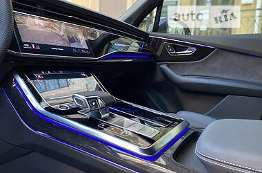 Позашляховик / Кросовер Audi Q7 2021 в 