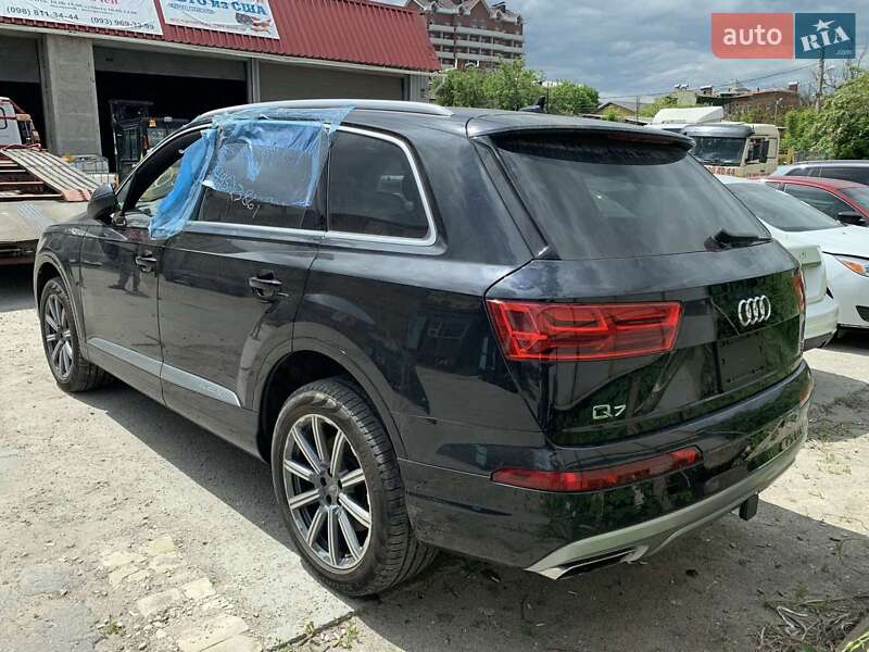 Позашляховик / Кросовер Audi Q7 2016 в Львові