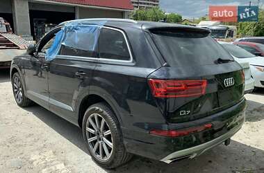 Внедорожник / Кроссовер Audi Q7 2016 в 
