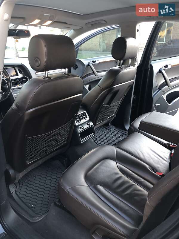 Внедорожник / Кроссовер Audi Q7 2013 в Синельниково