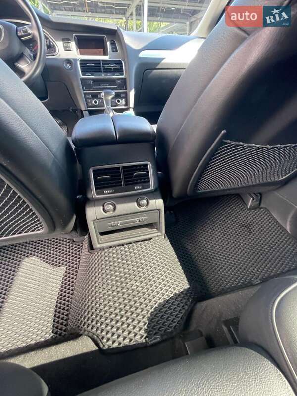 Позашляховик / Кросовер Audi Q7 2012 в Житомирі
