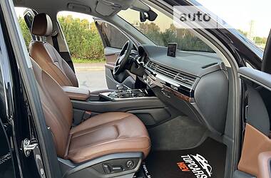 Позашляховик / Кросовер Audi Q7 2017 в 