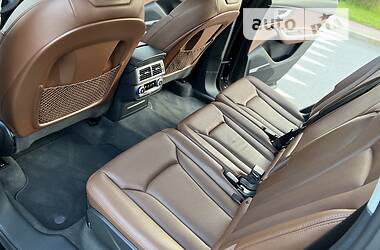 Позашляховик / Кросовер Audi Q7 2017 в 