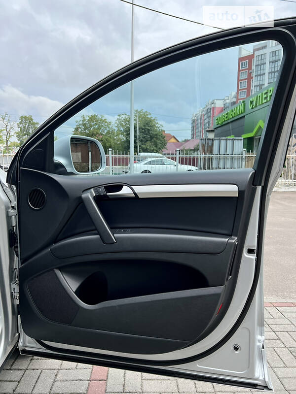 Позашляховик / Кросовер Audi Q7 2013 в Львові