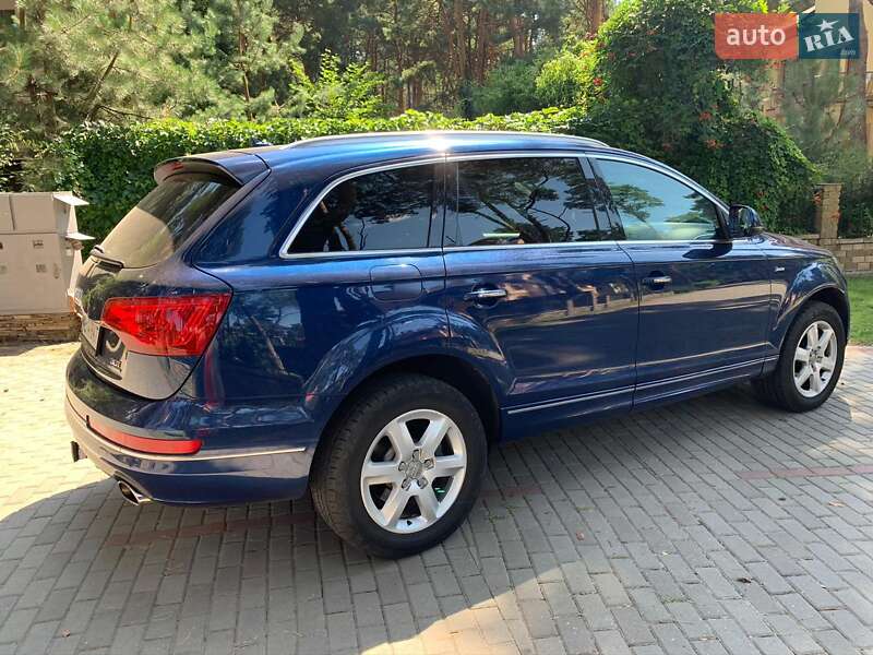 Позашляховик / Кросовер Audi Q7 2015 в Дніпрі