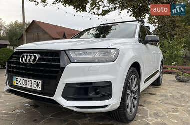 Внедорожник / Кроссовер Audi Q7 2016 в 