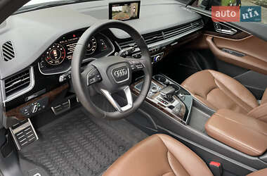 Внедорожник / Кроссовер Audi Q7 2016 в 