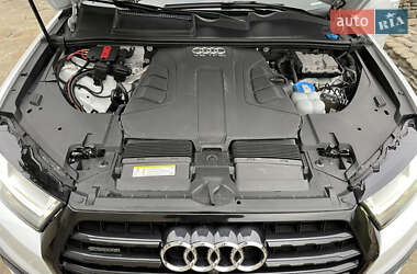 Внедорожник / Кроссовер Audi Q7 2016 в 