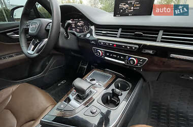 Внедорожник / Кроссовер Audi Q7 2016 в 