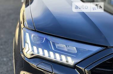 Позашляховик / Кросовер Audi Q7 2021 в 