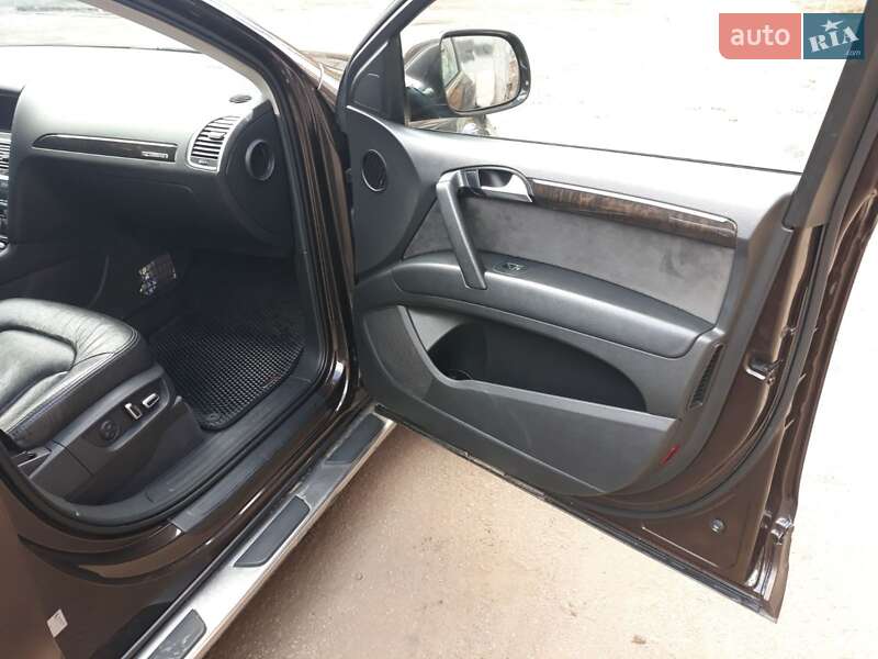 Внедорожник / Кроссовер Audi Q7 2013 в Сумах