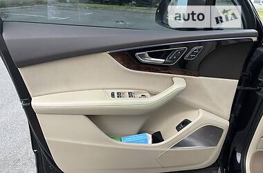 Внедорожник / Кроссовер Audi Q7 2016 в 