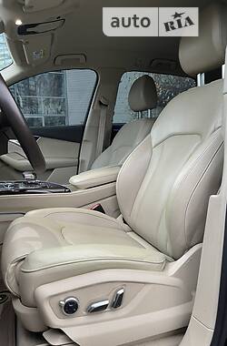 Внедорожник / Кроссовер Audi Q7 2016 в 