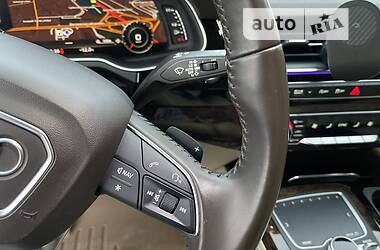 Внедорожник / Кроссовер Audi Q7 2016 в 