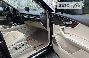 Внедорожник / Кроссовер Audi Q7 2016 в 