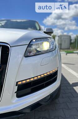 Позашляховик / Кросовер Audi Q7 2013 в Бучі