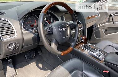Внедорожник / Кроссовер Audi Q7 2011 в 