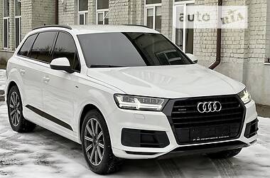 Внедорожник / Кроссовер Audi Q7 2016 в 