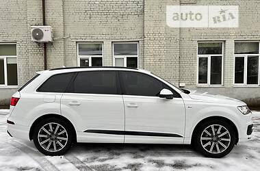 Внедорожник / Кроссовер Audi Q7 2016 в 