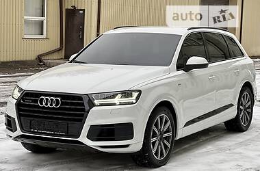 Внедорожник / Кроссовер Audi Q7 2016 в 